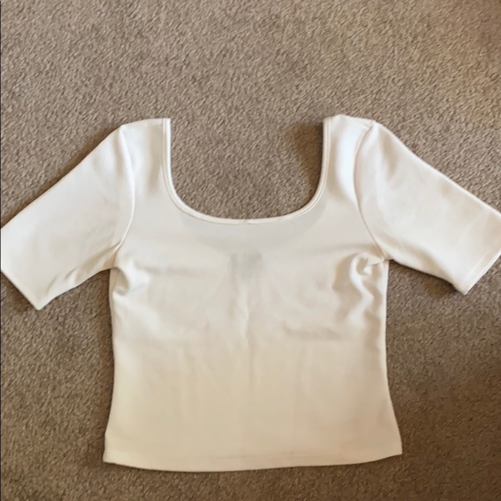 White short sleeve crop top
